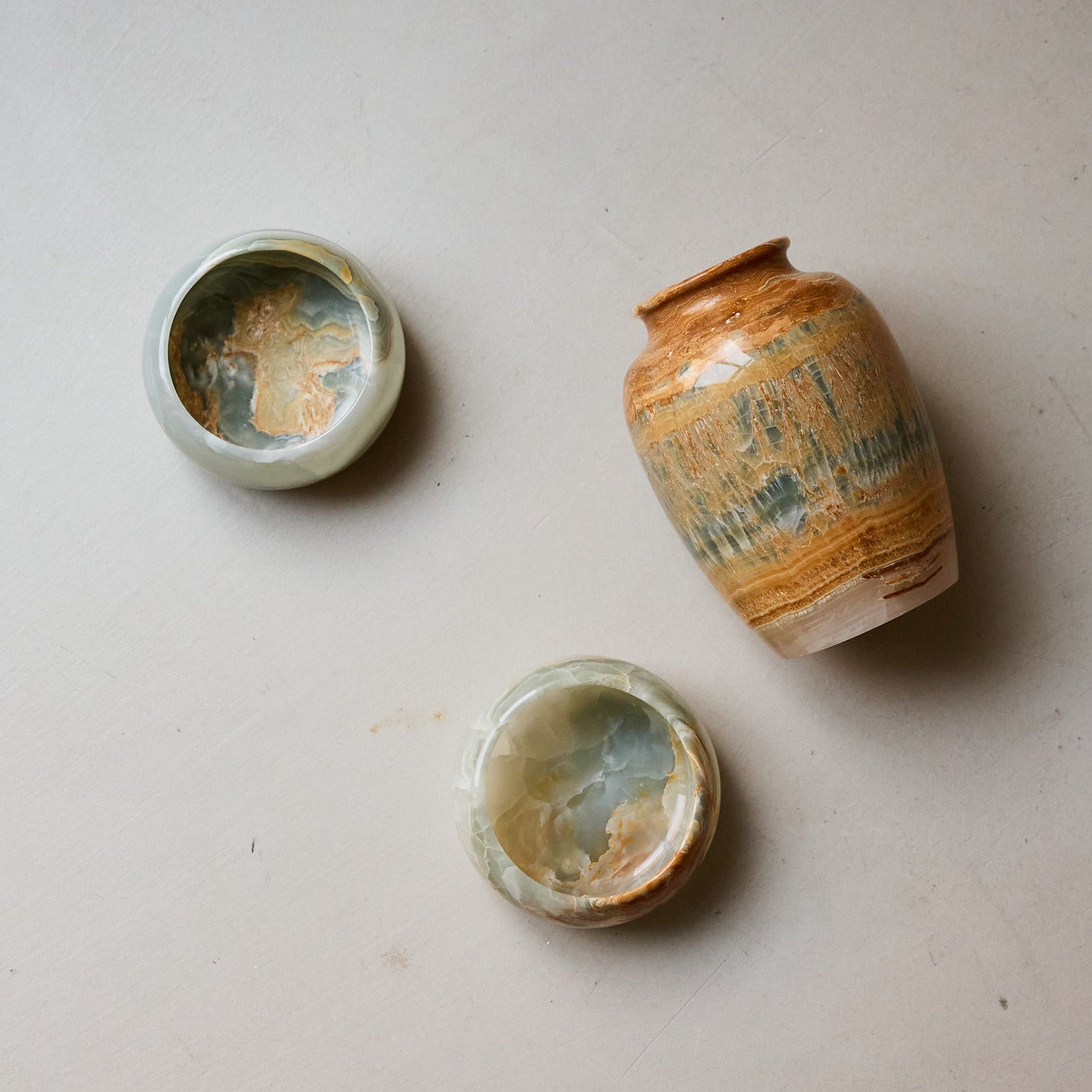 handcrafted decorative onyx bowls and vase by Uniiqo Studio