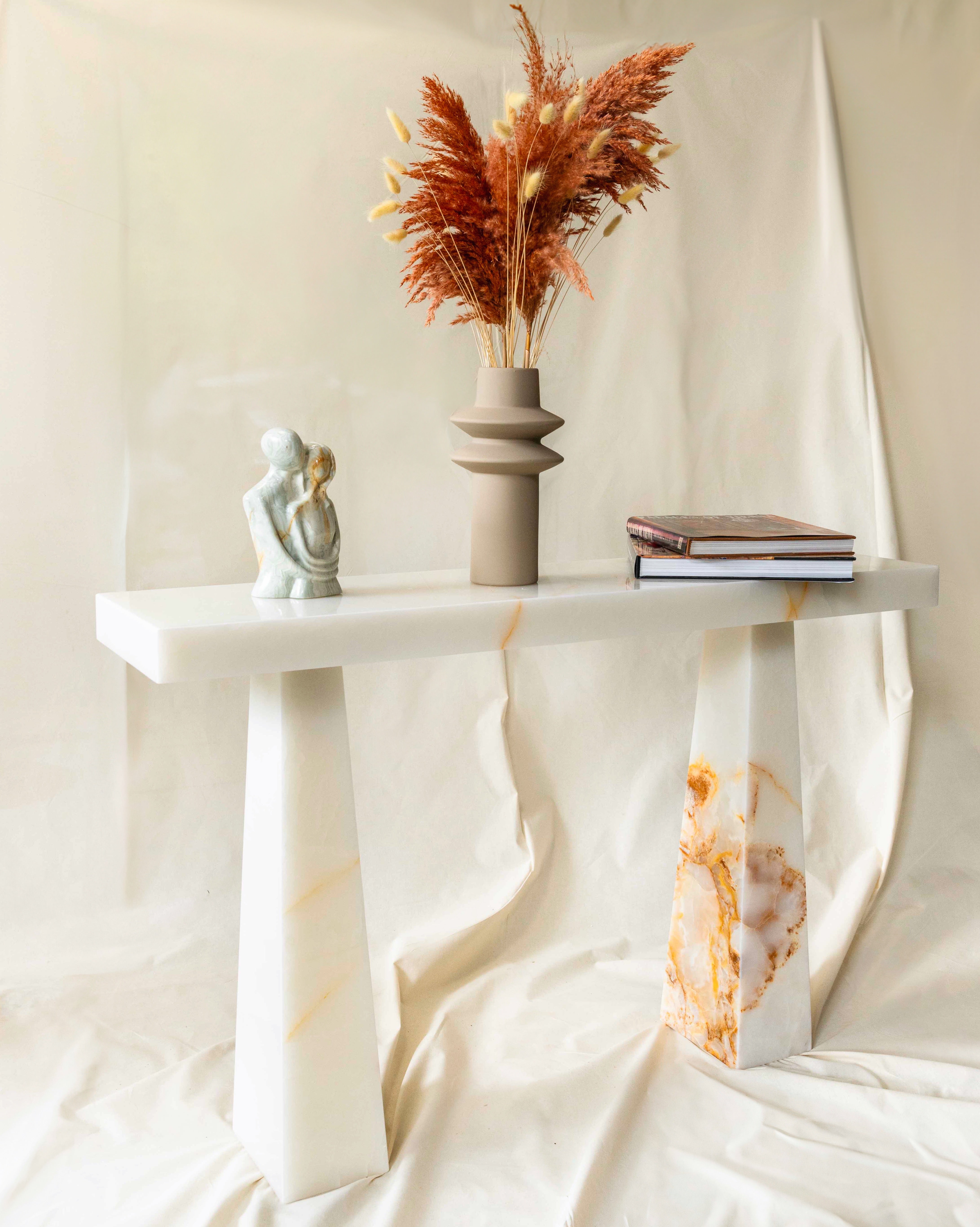 Onyx Tables