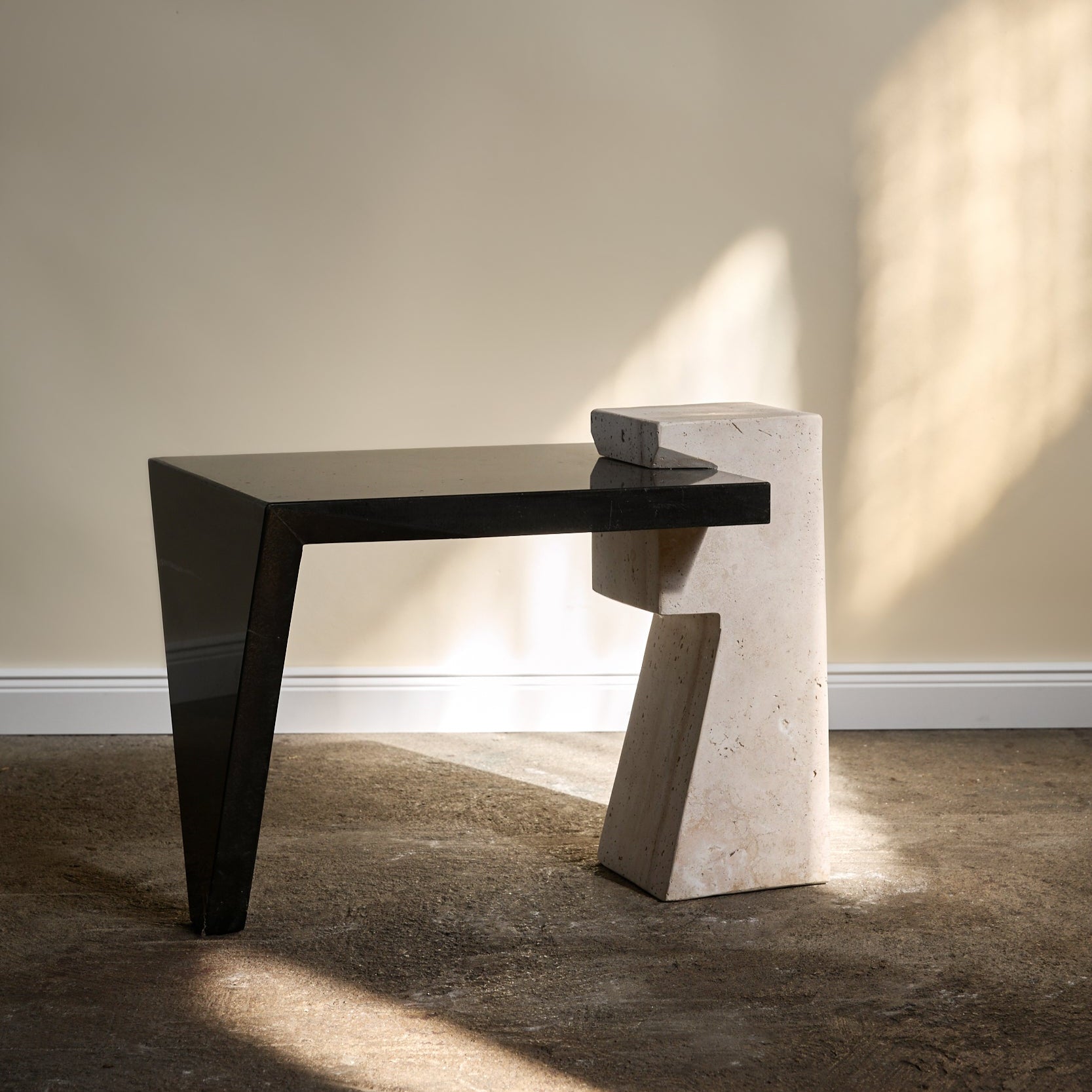 Noirva Side Table