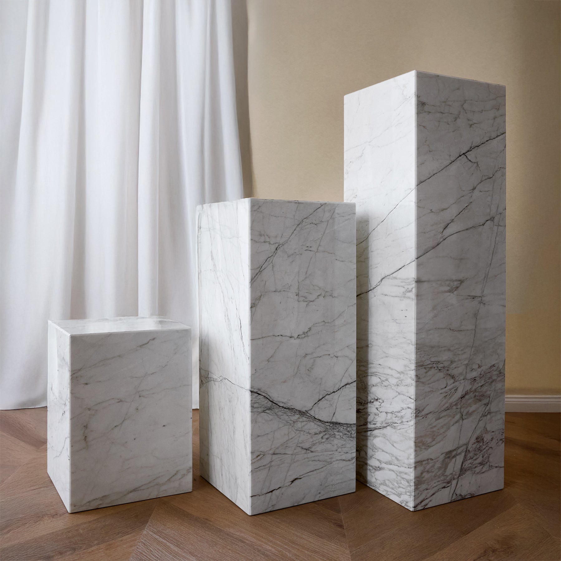Noa Pedestal Medium