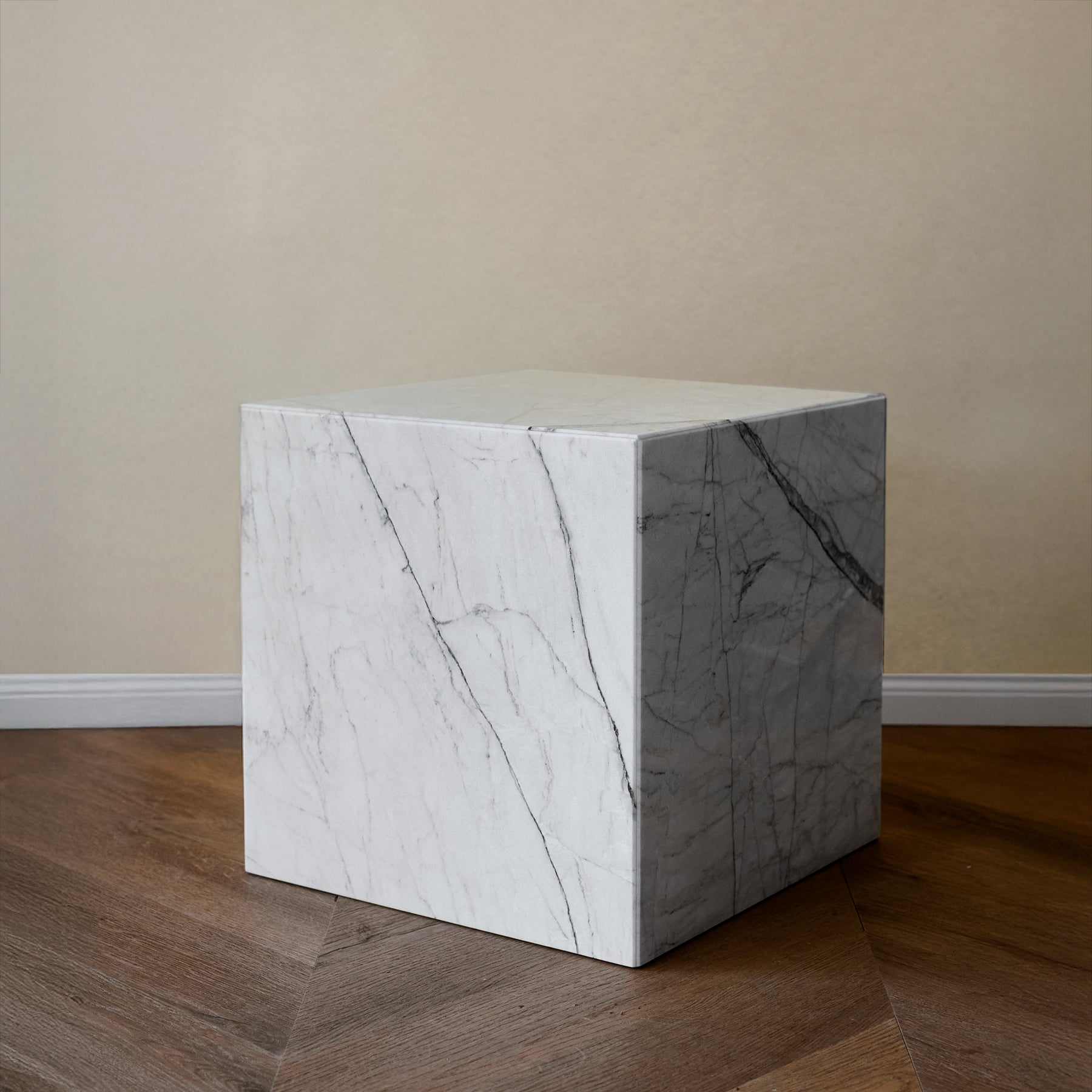 Aria Sidetable