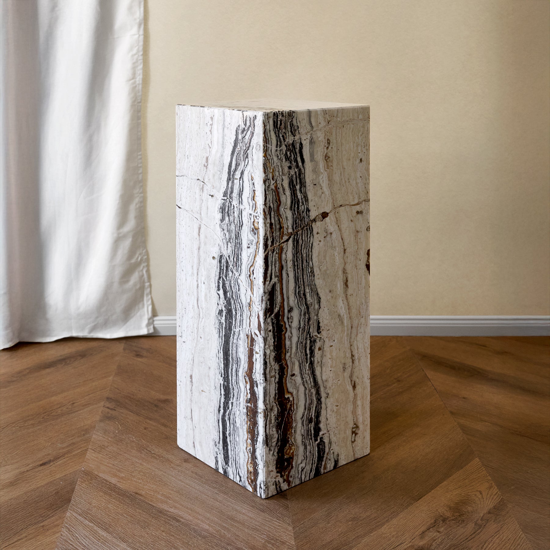 Caelum Pedestal
