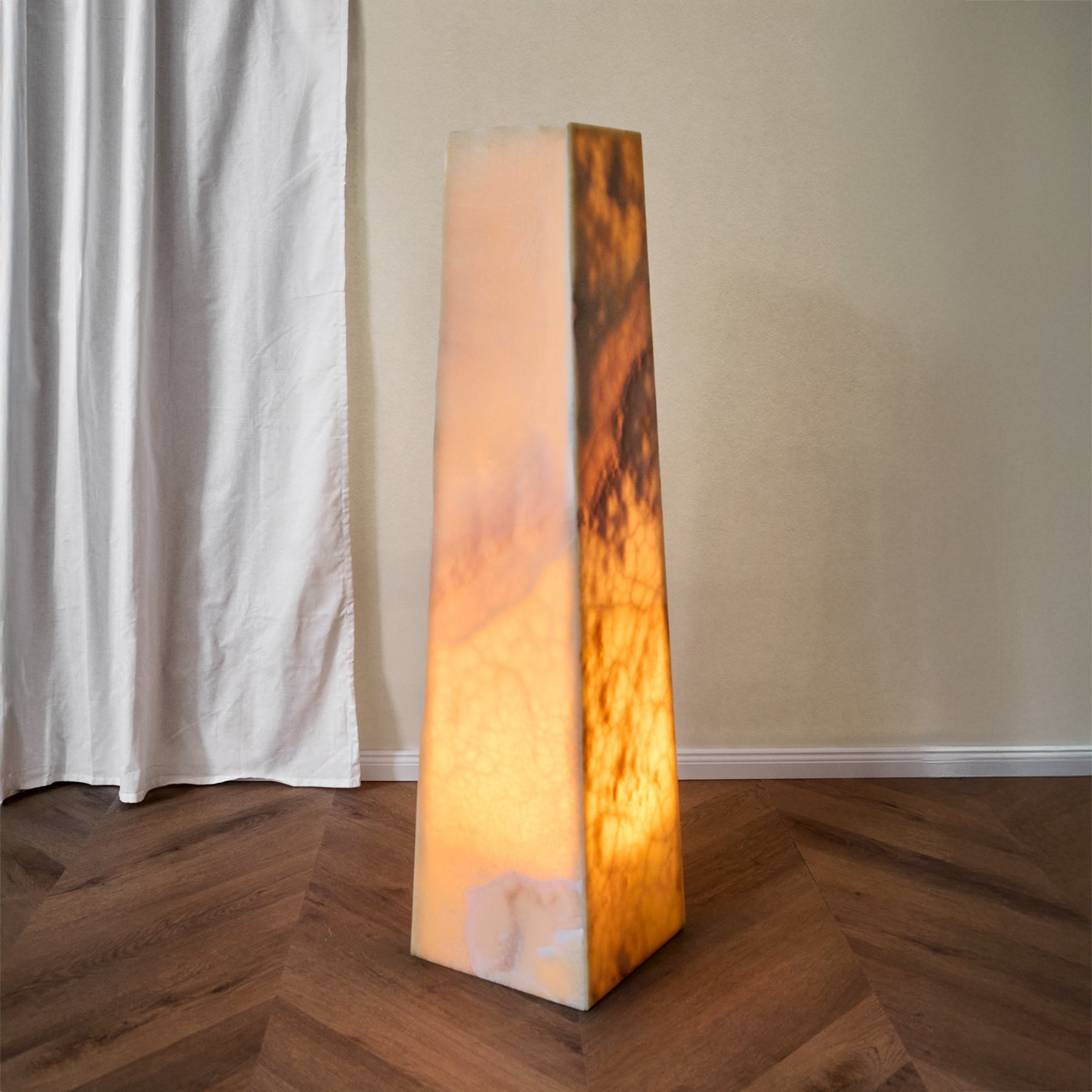 Alba Pedestal