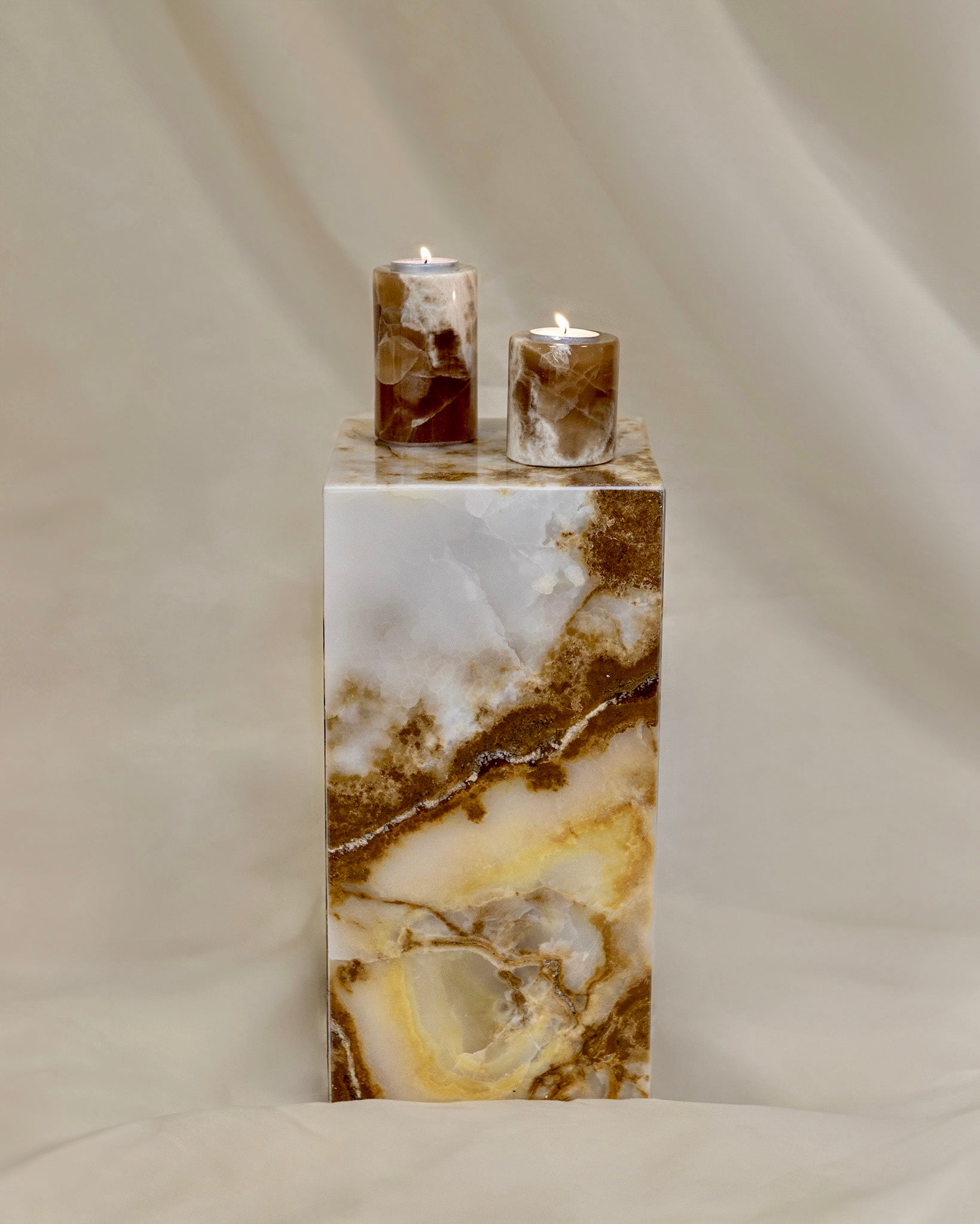 Aureus Onyx Pedestal