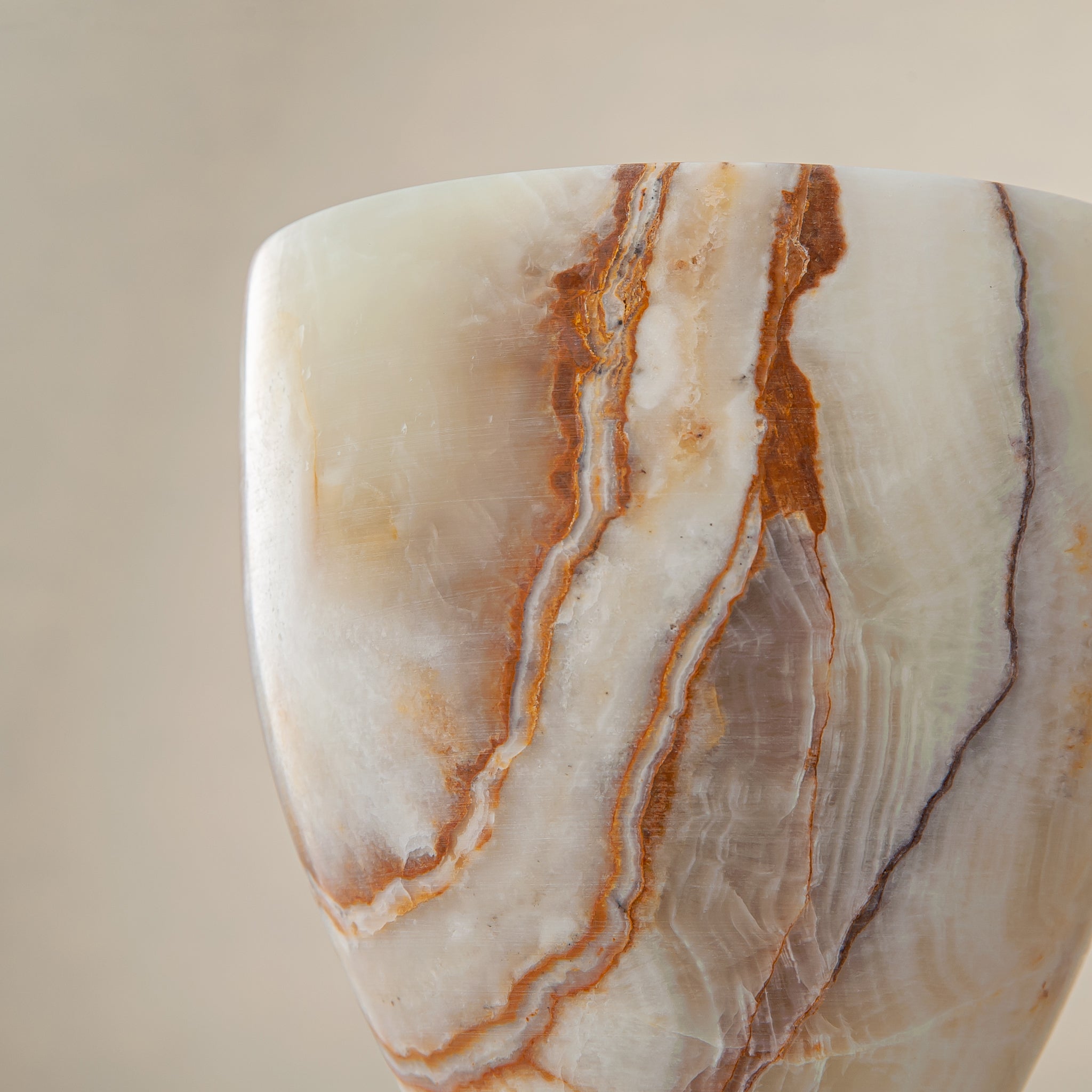 Alvoria Vase