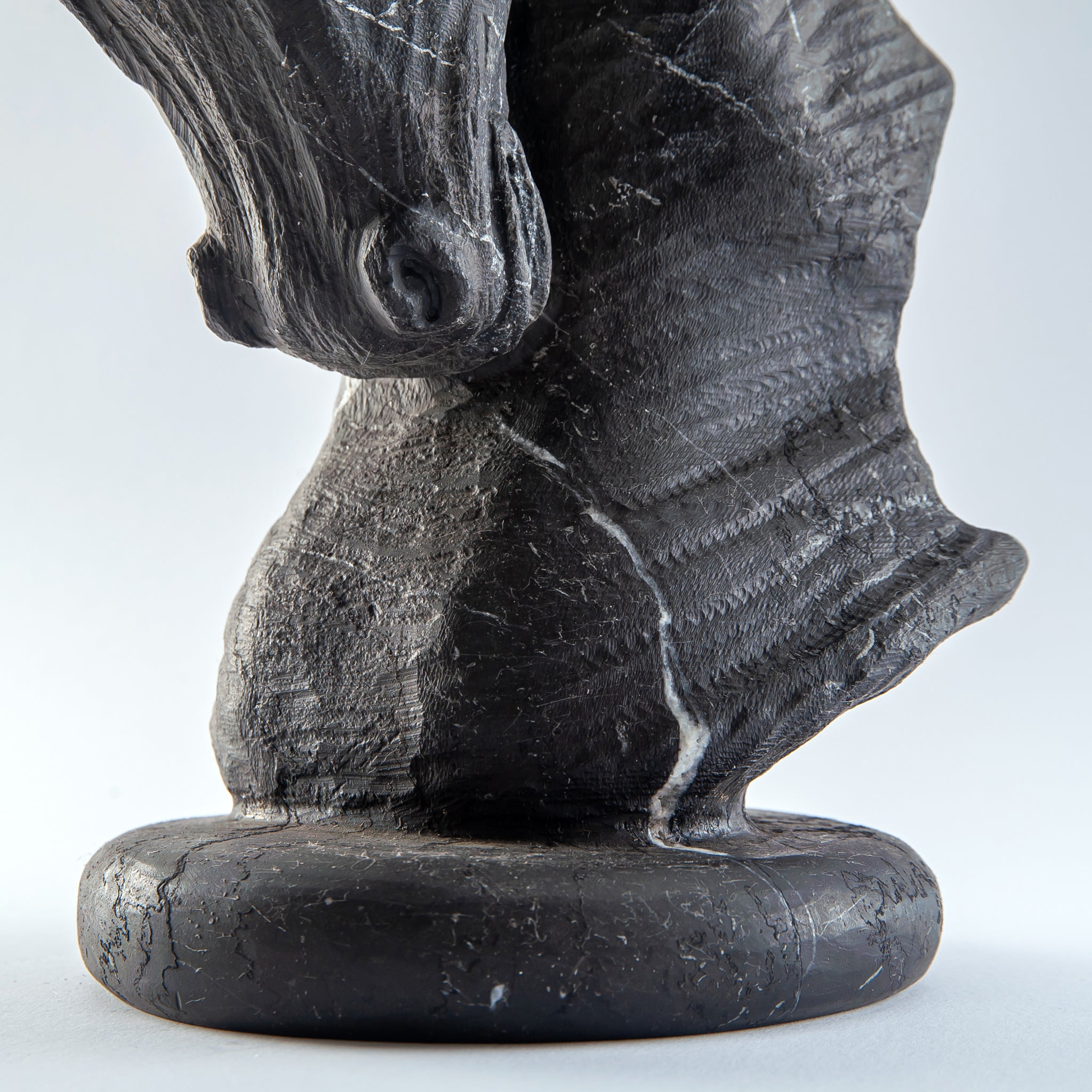 Nero Equus Skulptur