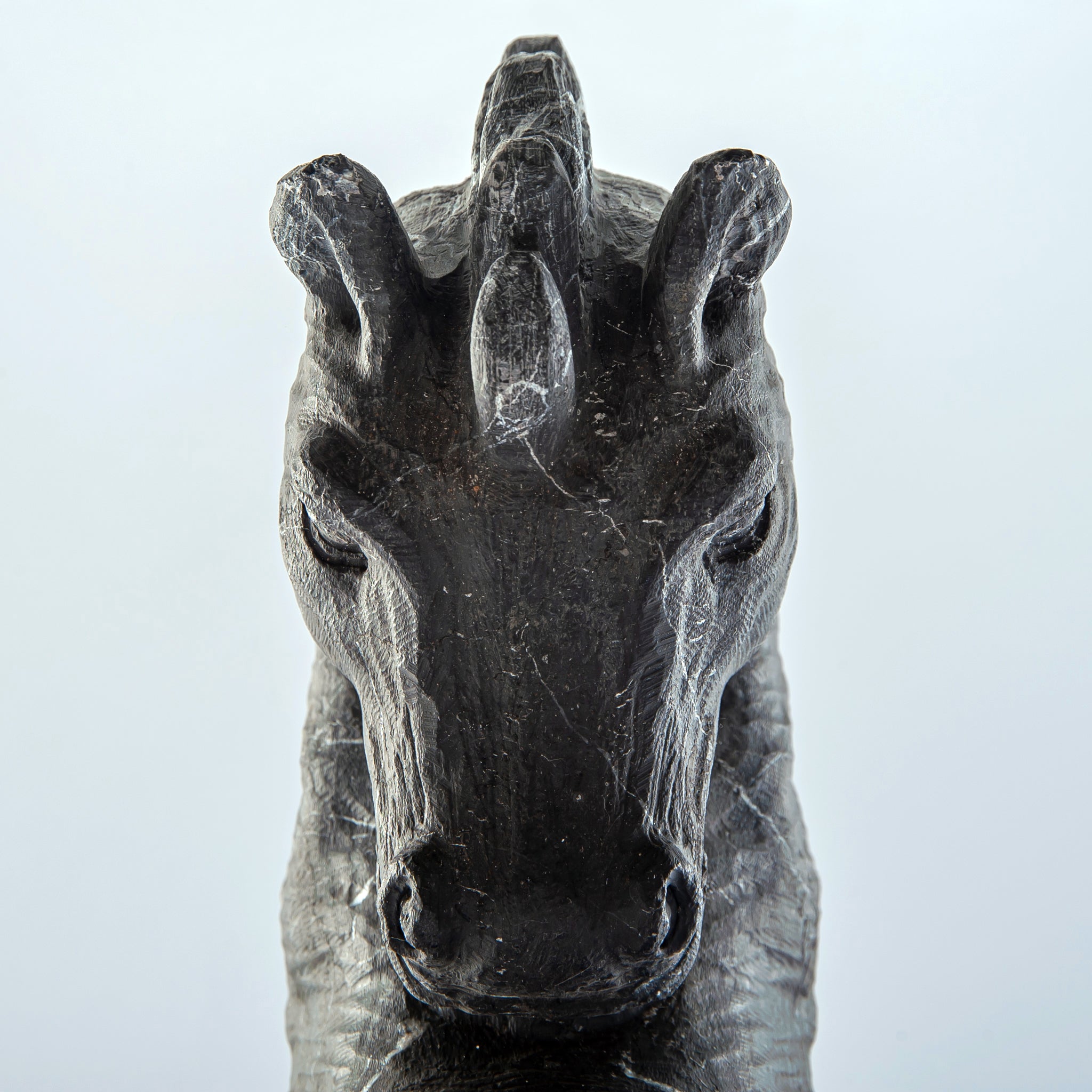 Nero Equus Skulptur