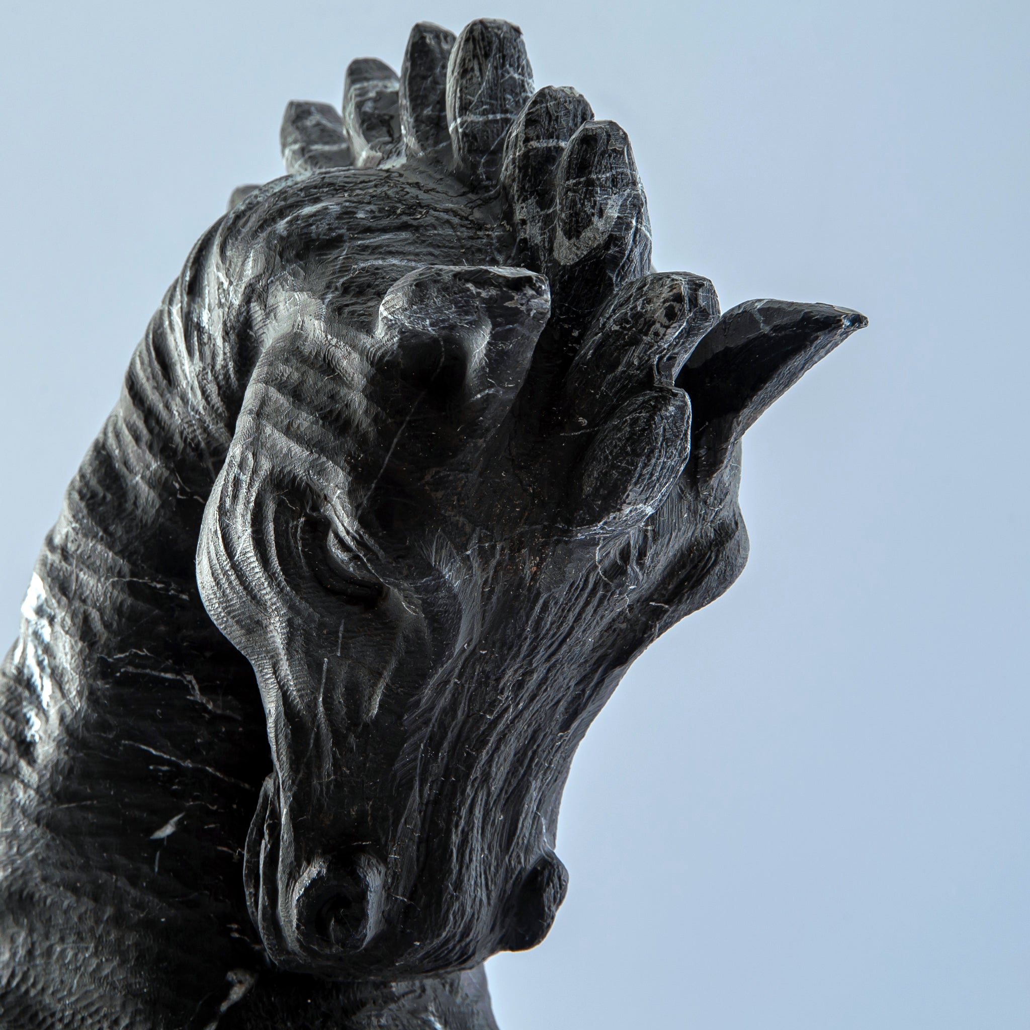 Nero Equus Skulptur