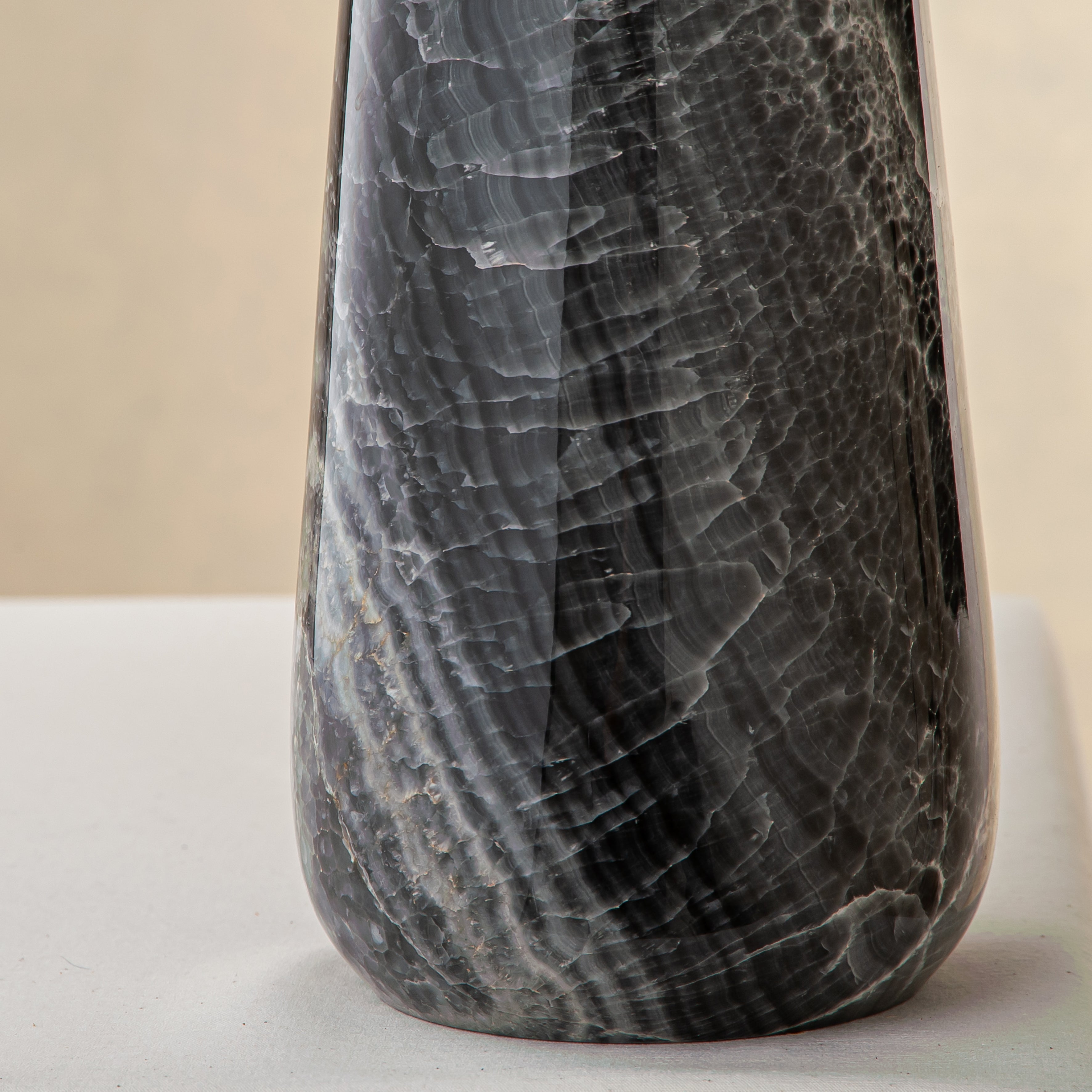 Elarion Vase
