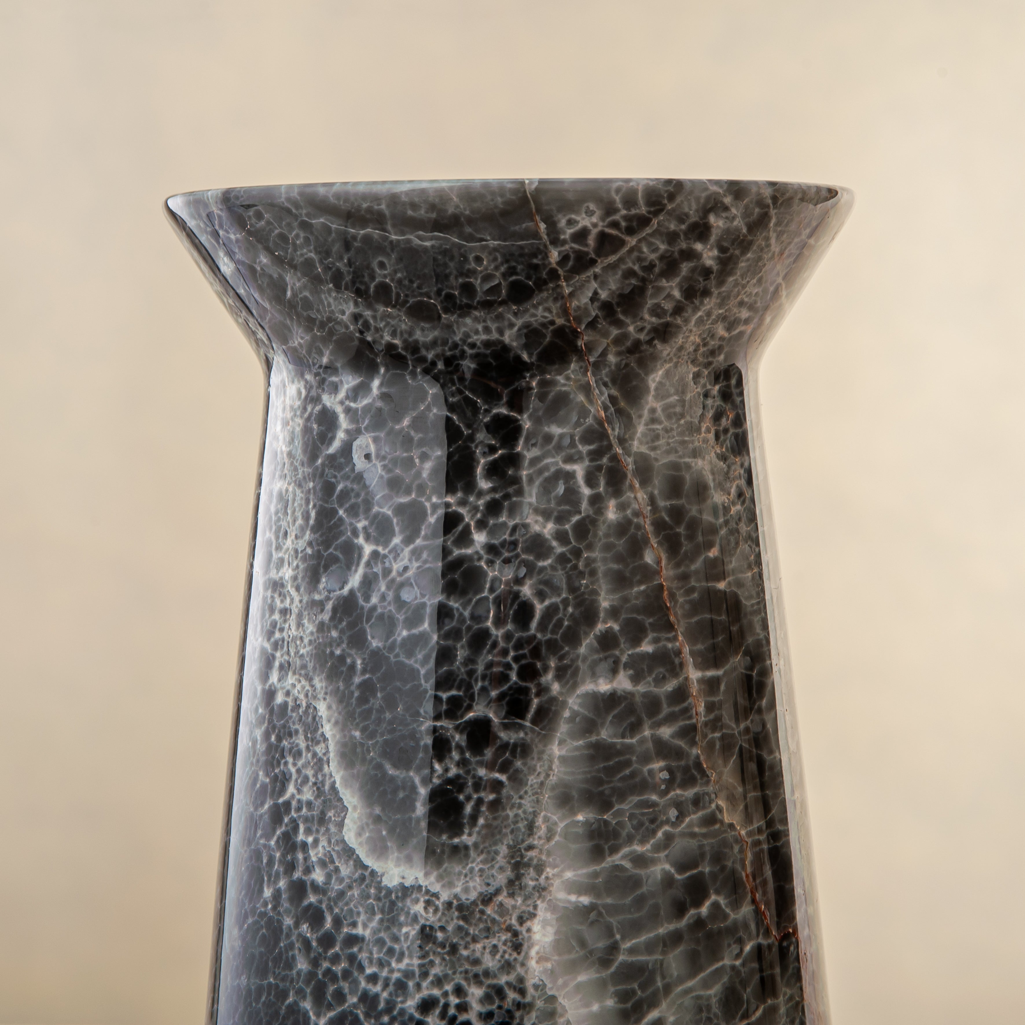 Elarion Vase