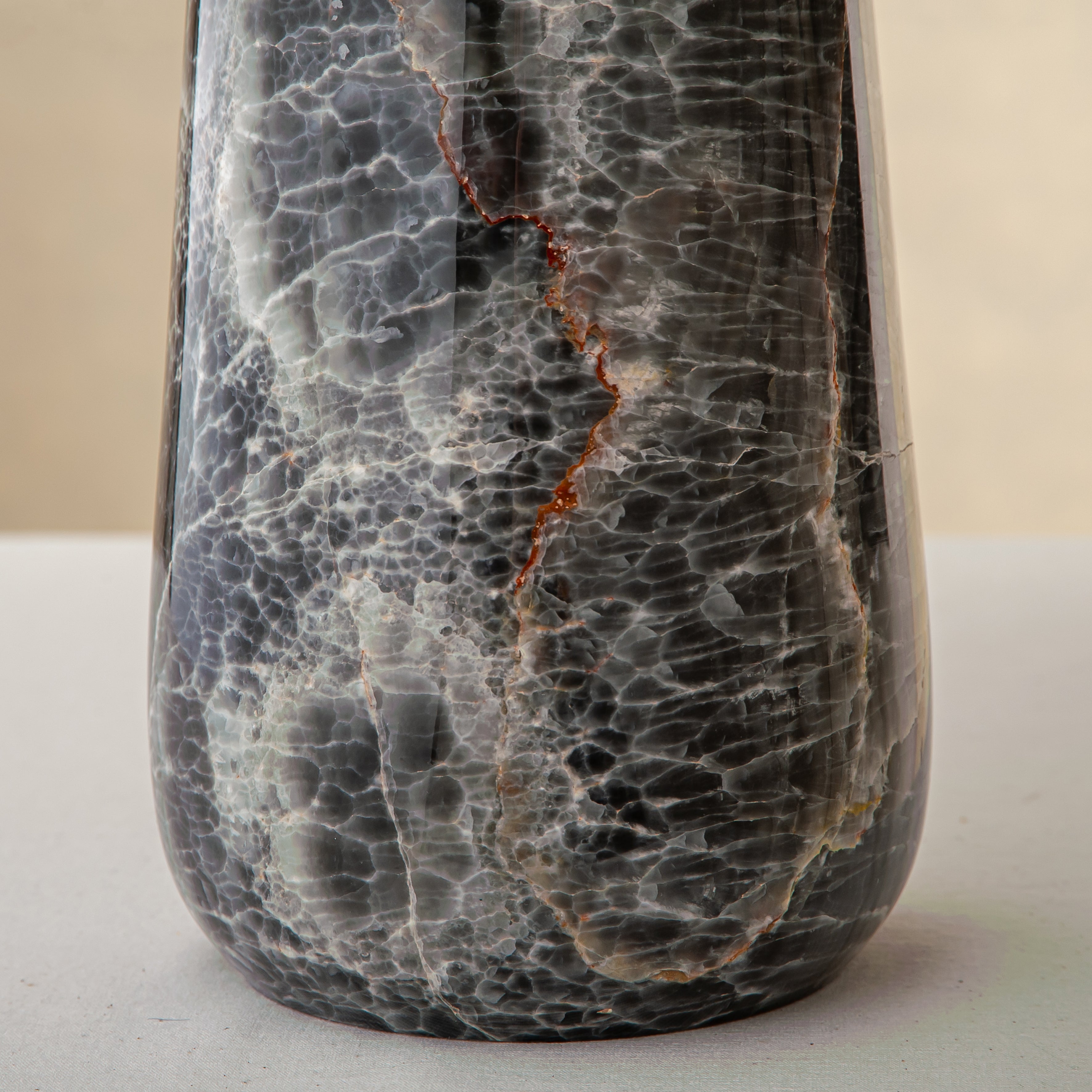 Elarion Vase