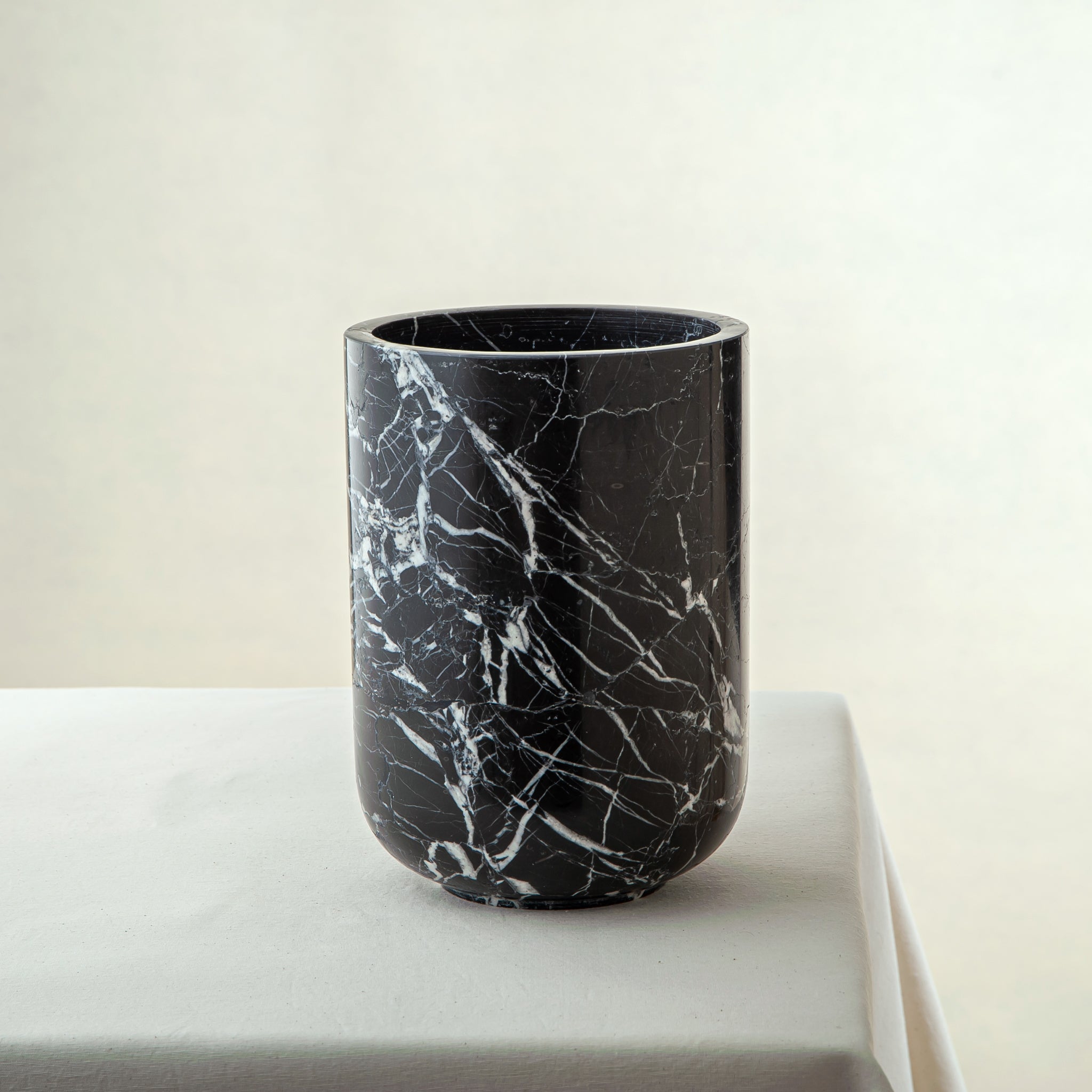 Ebonith Vase