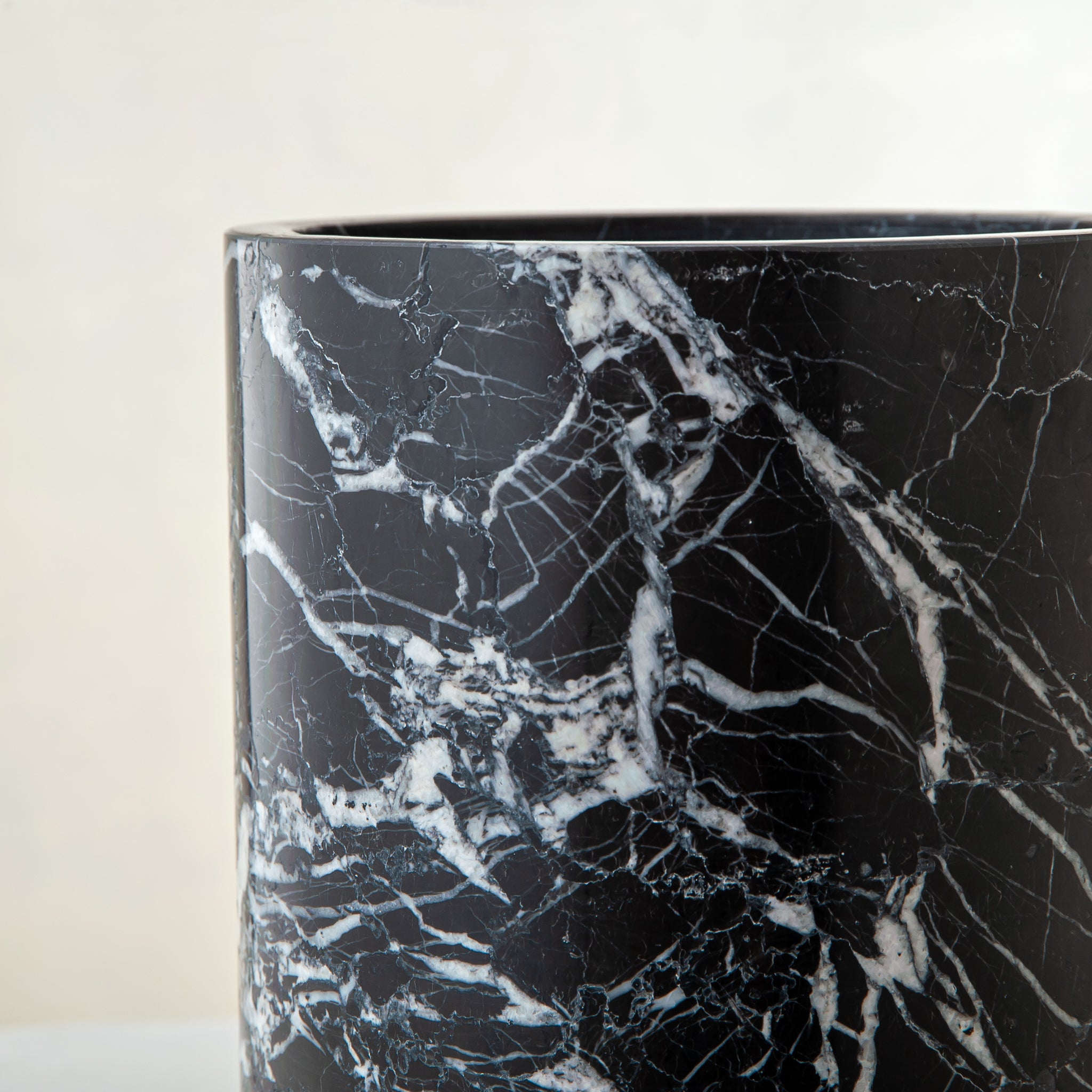 Ebonith Vase