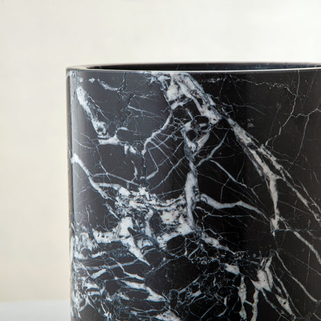 Ebonith Vase