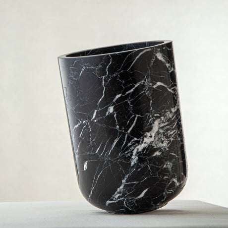 Ebonith Vase