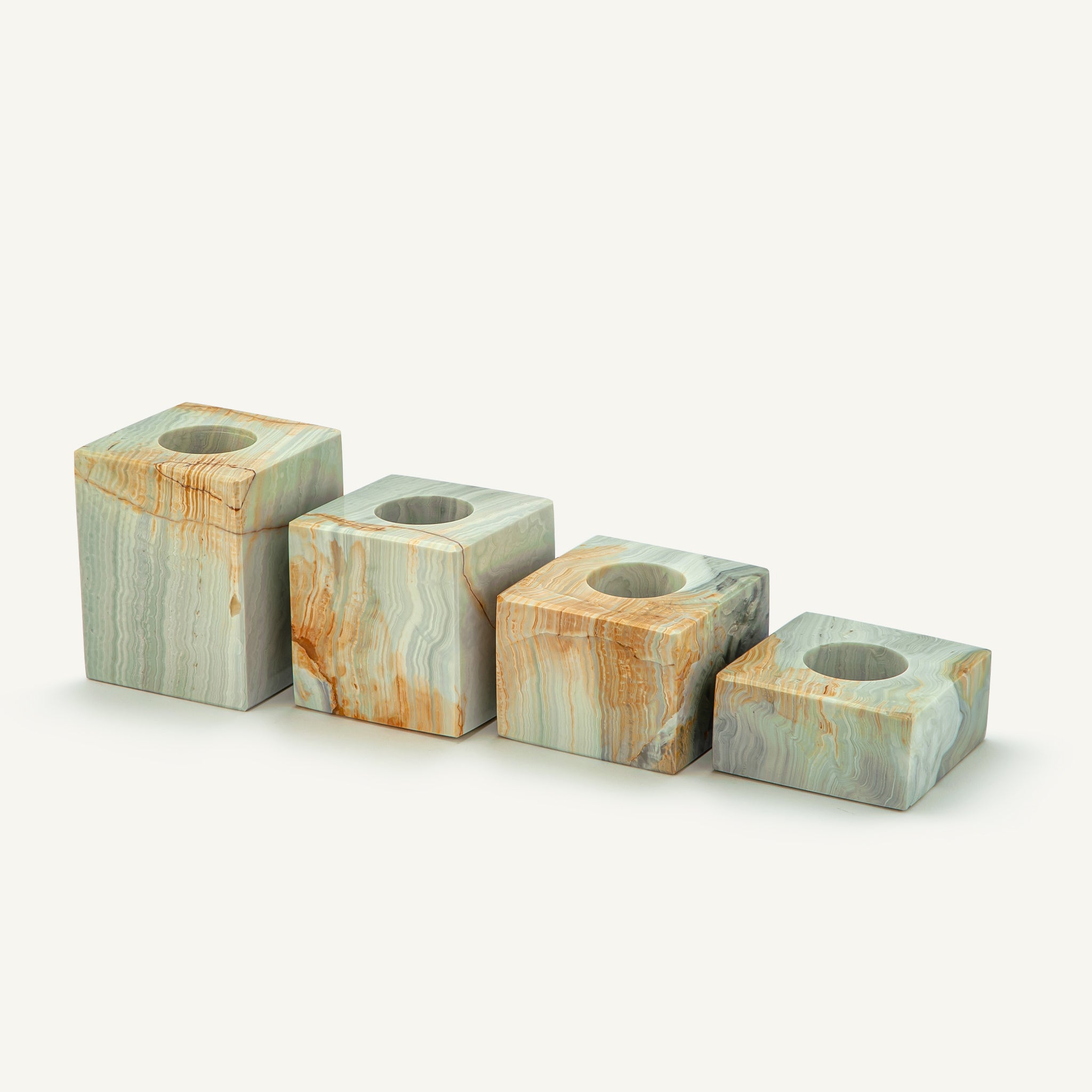 Solvian Candle Holder Set