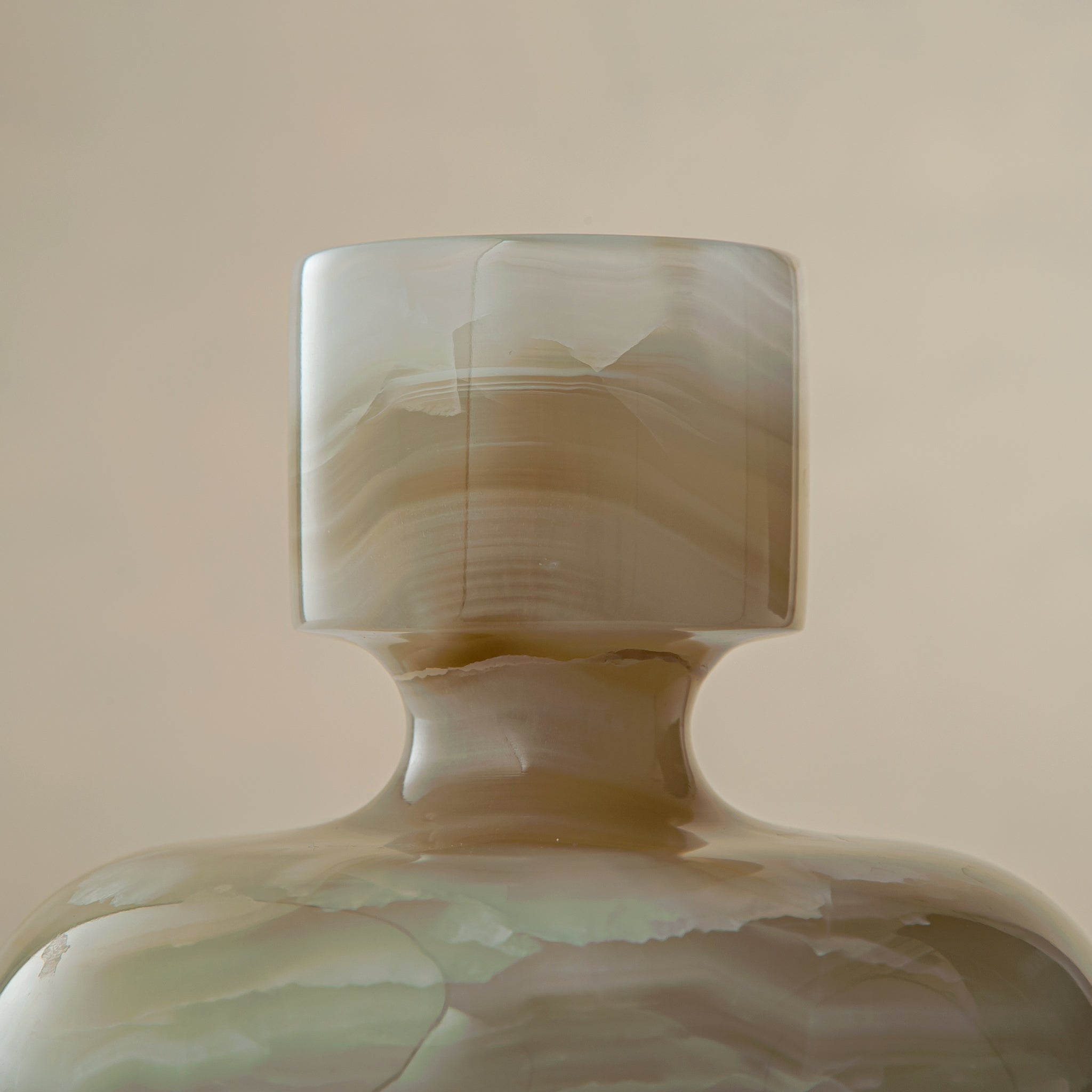 Irus Candle Holder
