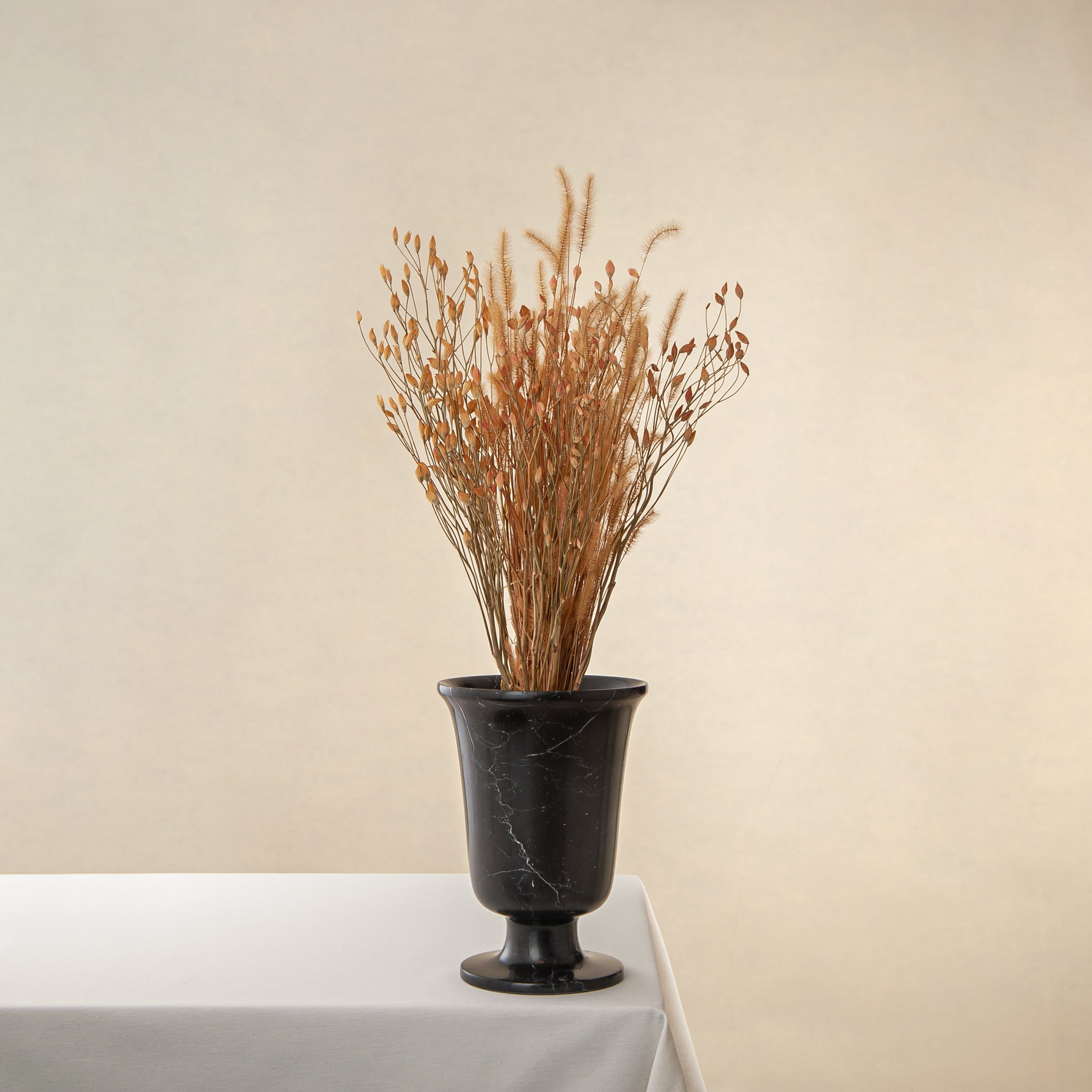 Nero Vittoria Vase
