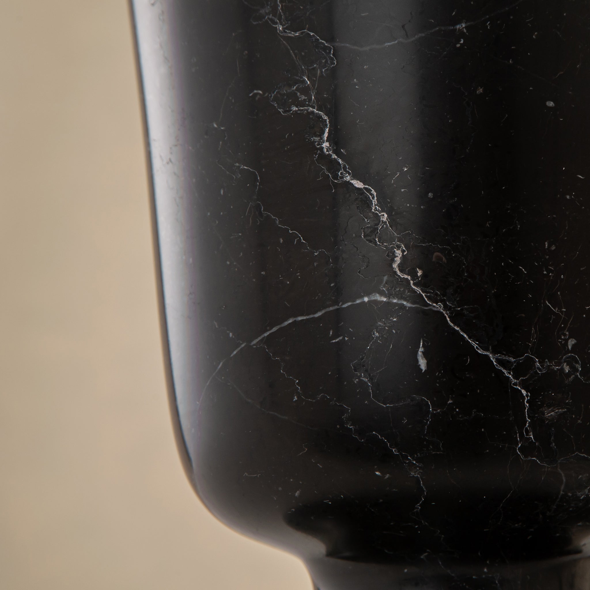 Nero Vittoria Vase