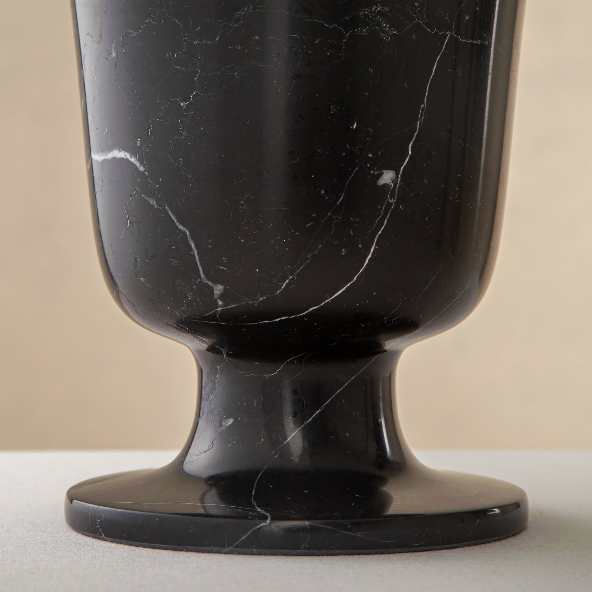Nero Vittoria Vase