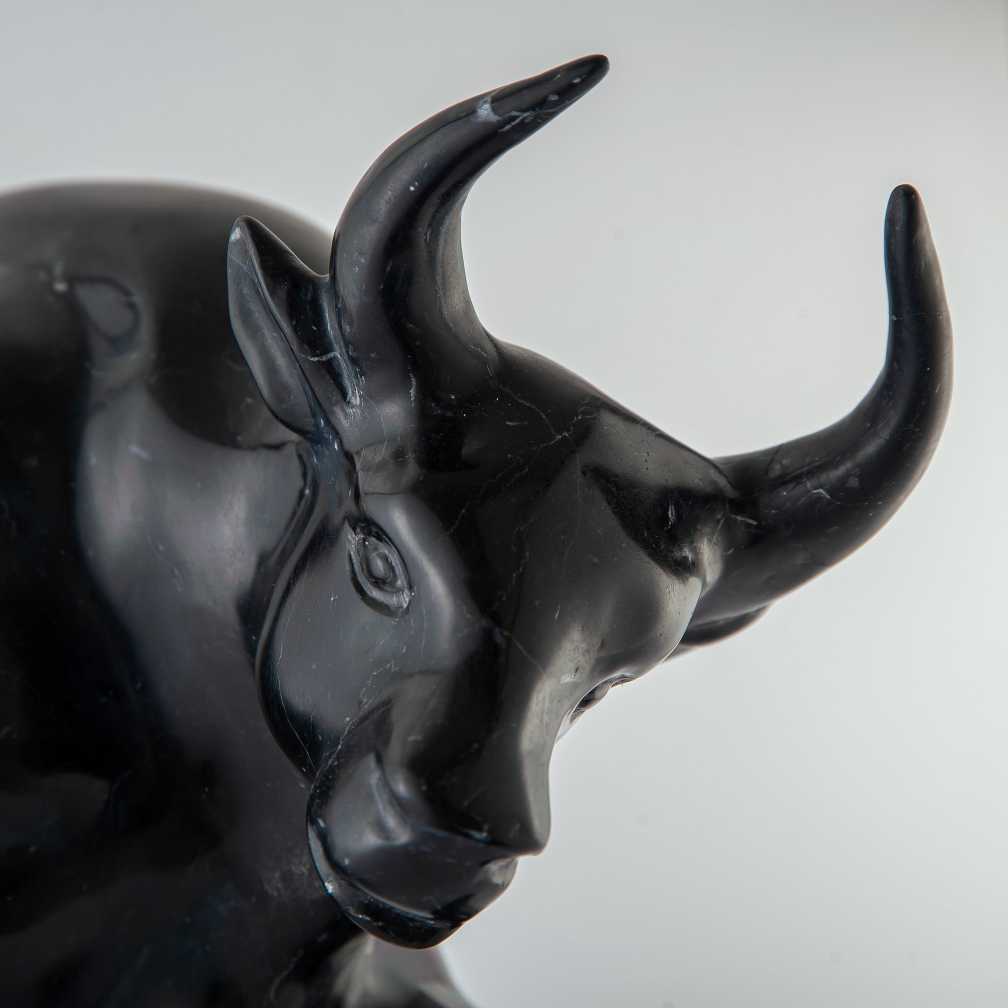 Ares Stier Skulptur