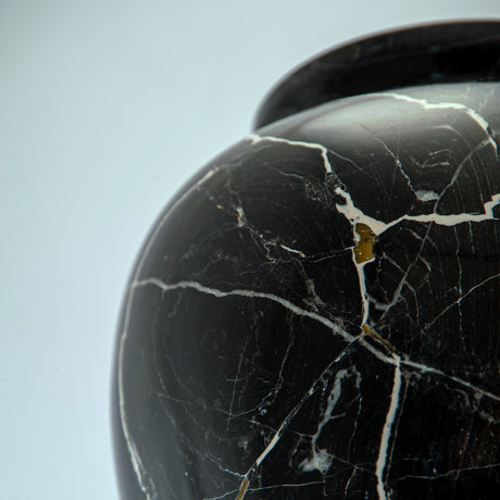 Elegance Noir Vase