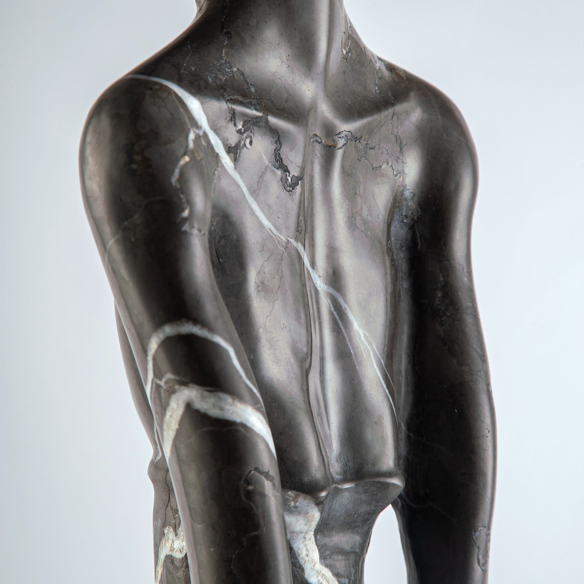 Reflective muse skulptur