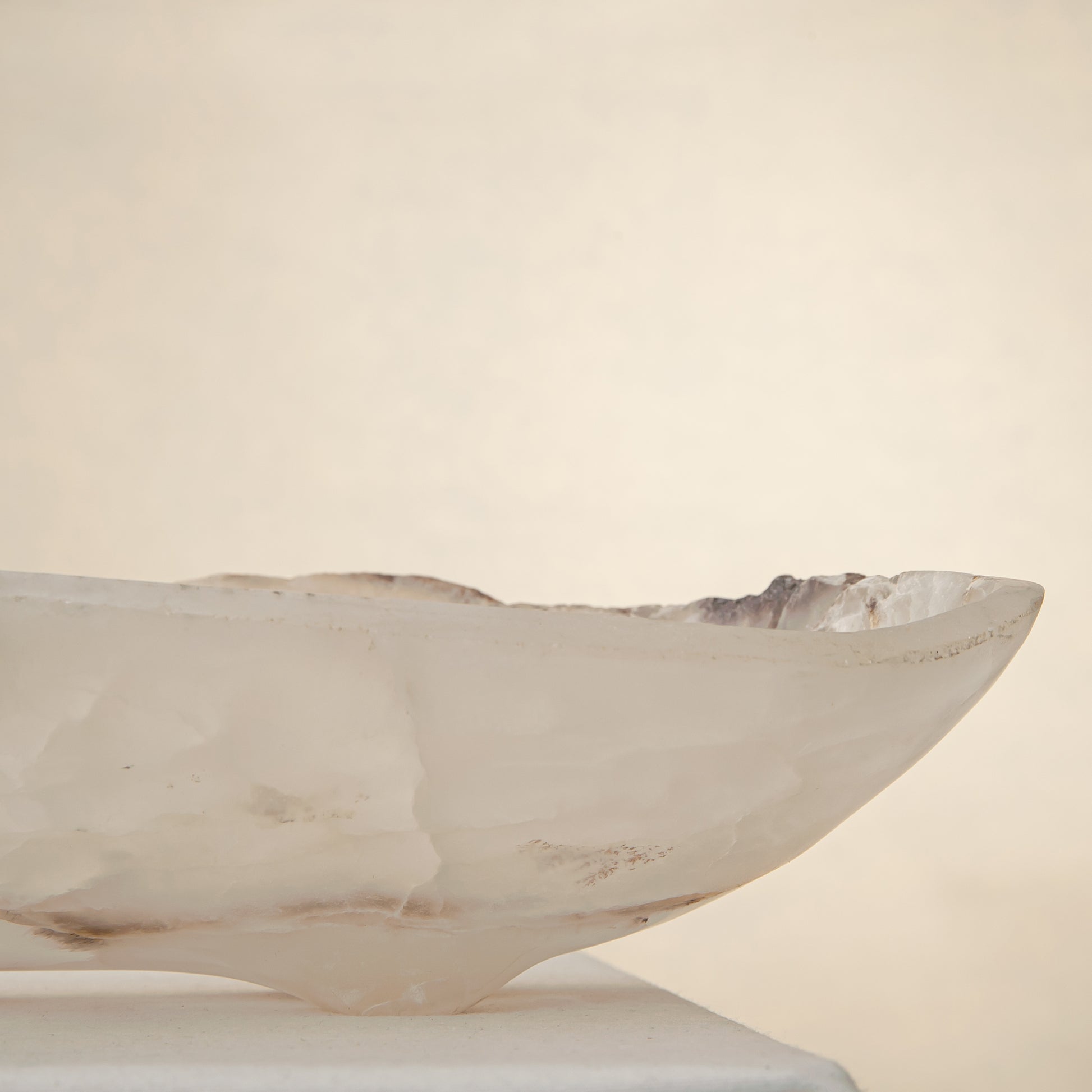 Handcrafted Grotta pale onyx tray with raw, geode-like broken rim, by Uniiqo Studio
