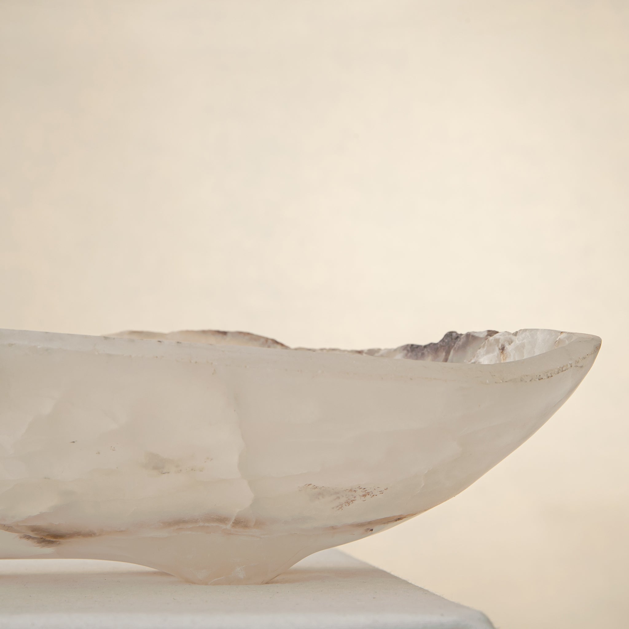 Handcrafted Grotta pale onyx tray with raw, geode-like broken rim, by Uniiqo Studio