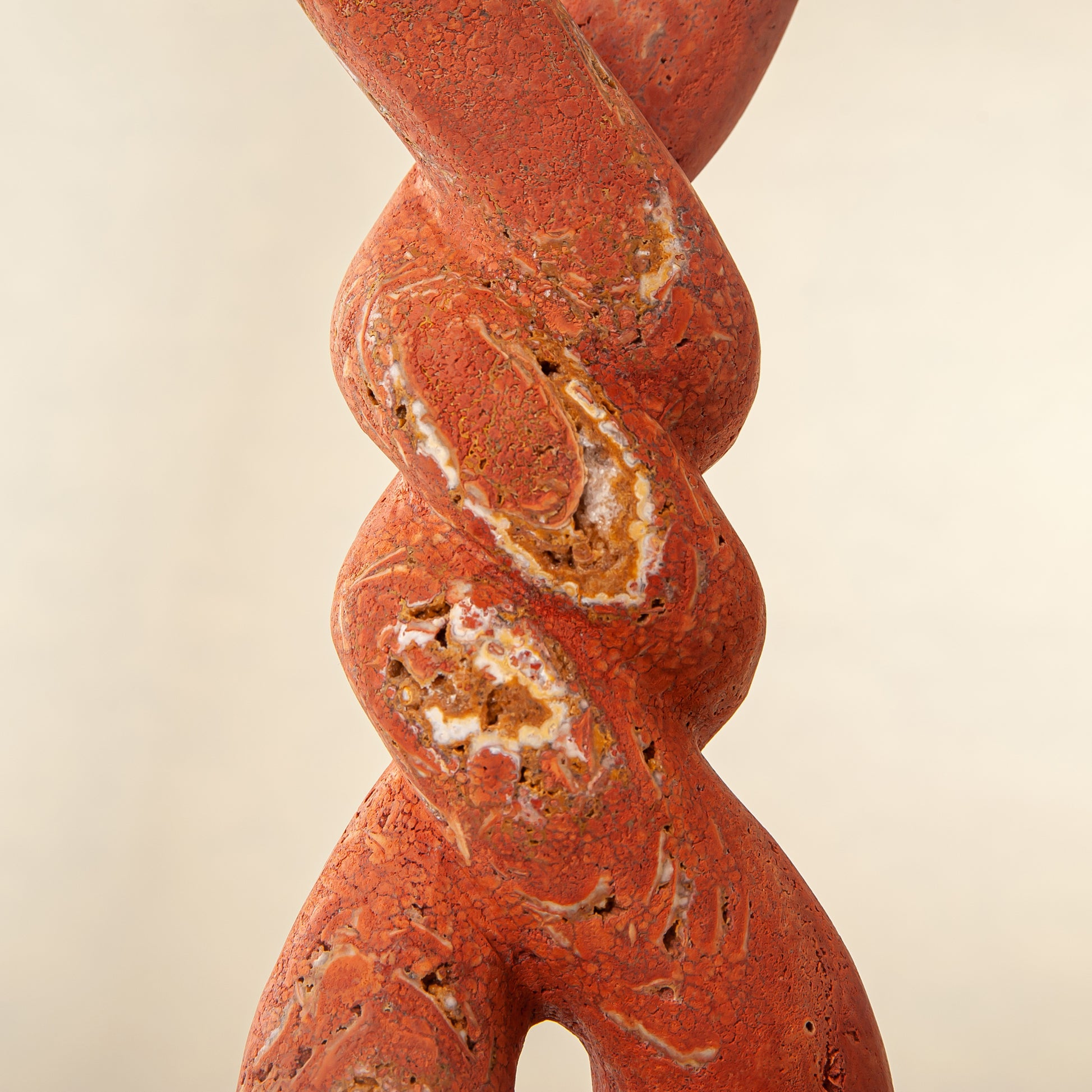 Handcrafted Nodo red onyx vase with twisting knot design, by Uniiqo Studio
